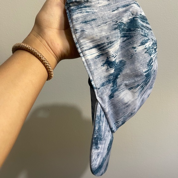 Lululemon Athletica Gray and Black Cap - Picture 7 of 7